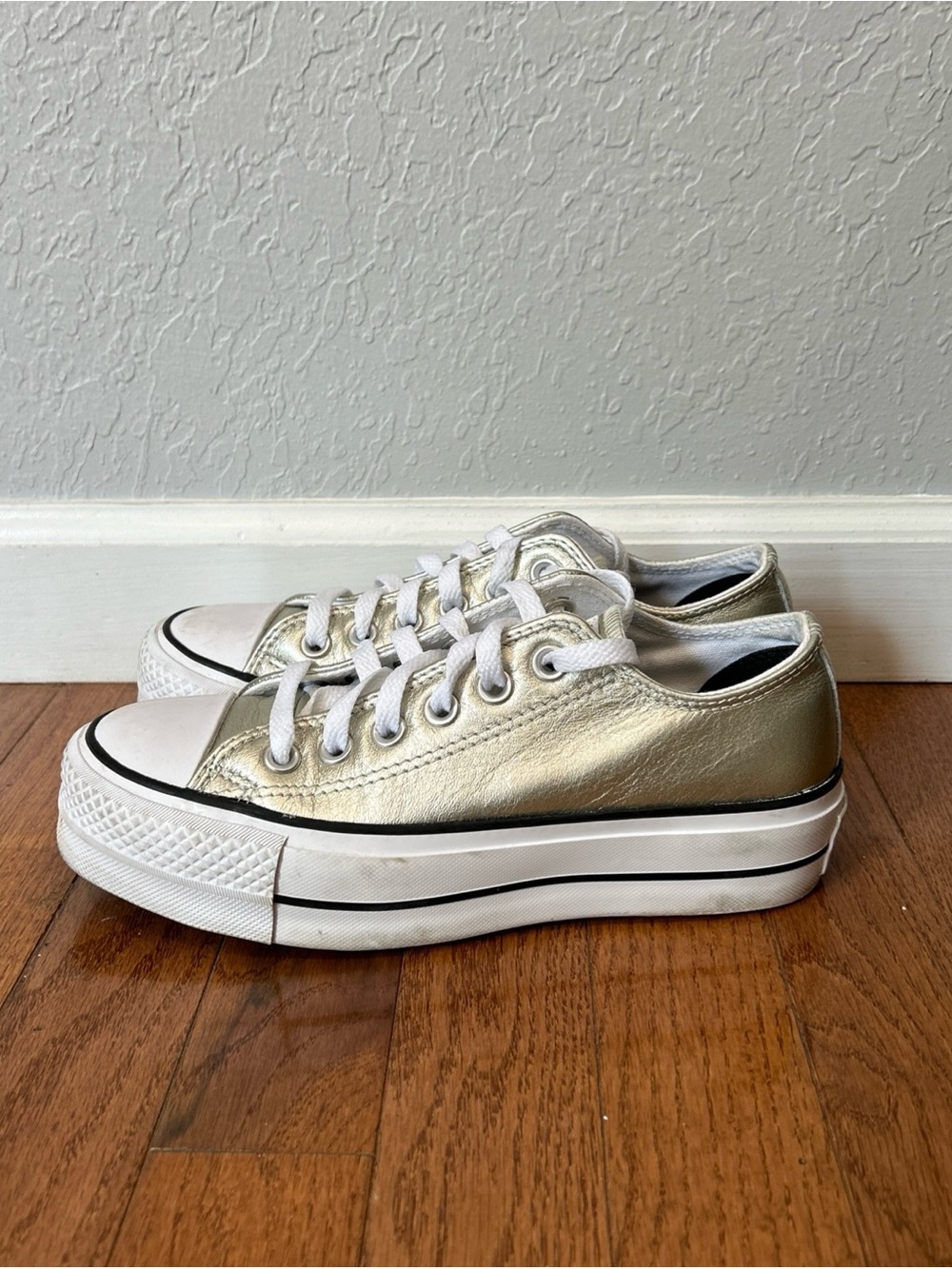 Converse Sneakers Platform Shoes Low Top Women’s Size 5.5 Silver Metallic